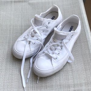 WHITE ALL-STAR CONVERSE♥️